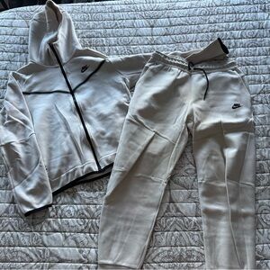 Nike Tech Fleece Cream